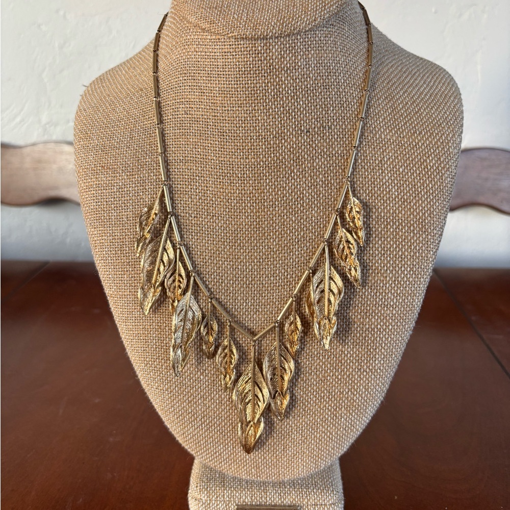 Chloe + Isabel Gold Leaf Cascade‎ Necklace